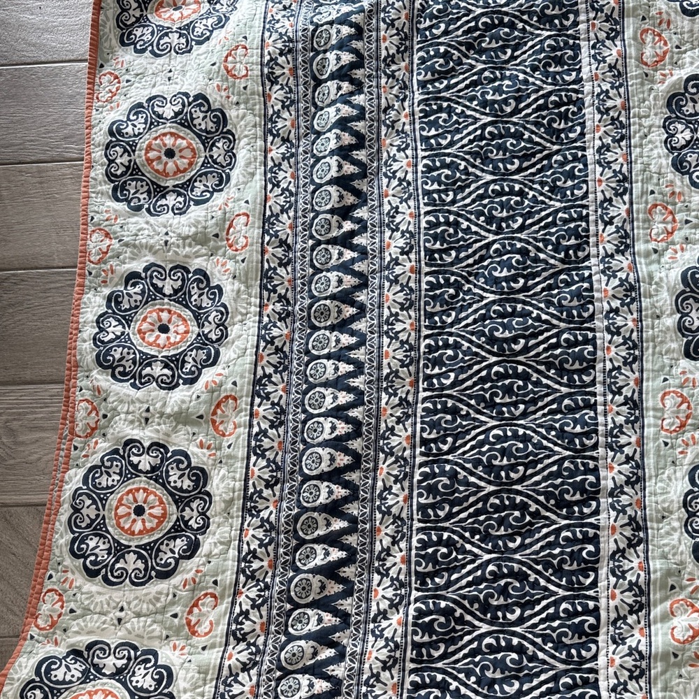 Pottery Barn Full/Queen Quilt and Standard Shams - Picture 10 of 13